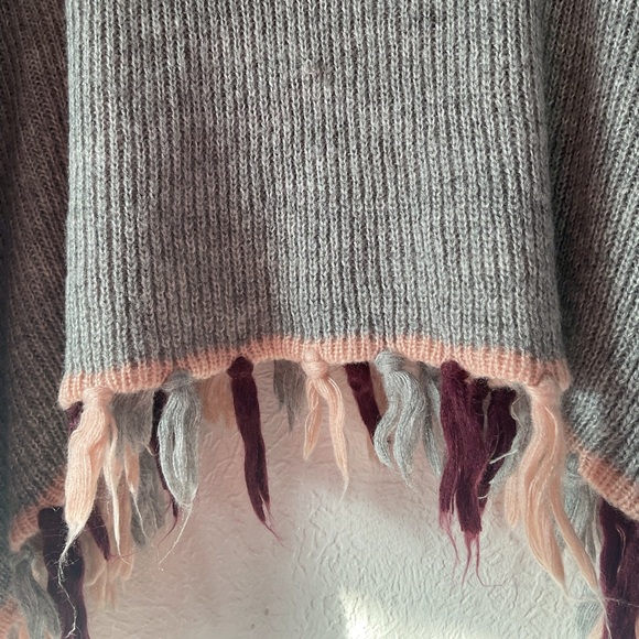 Libby Eldelman Gray turtleneck sweater with pink and grey fringe details - Picture 5 of 5